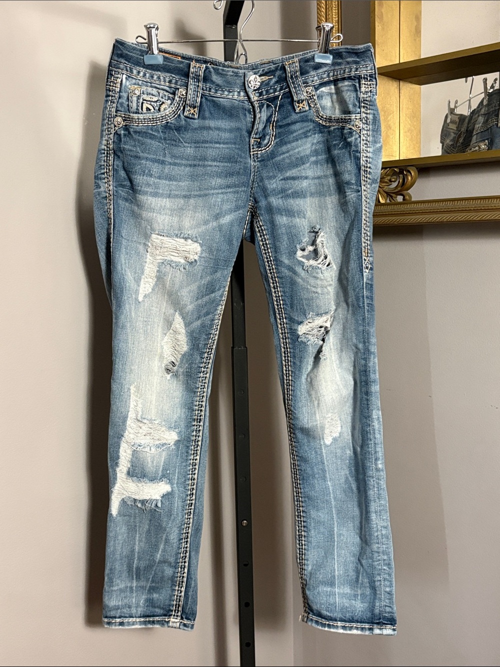 Rock Revival Size 25 Yazhi Easy Crop Distressed Blue Jeans